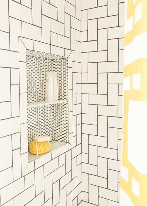 azulejos blancos con junta negra baños