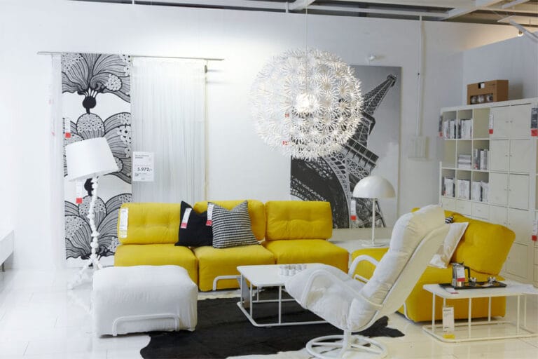 Salón en blanco y amarillo