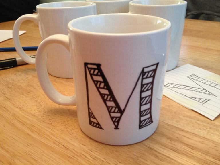 Cómo decorar tazas de IKEA ¡con tus propios dibujos!