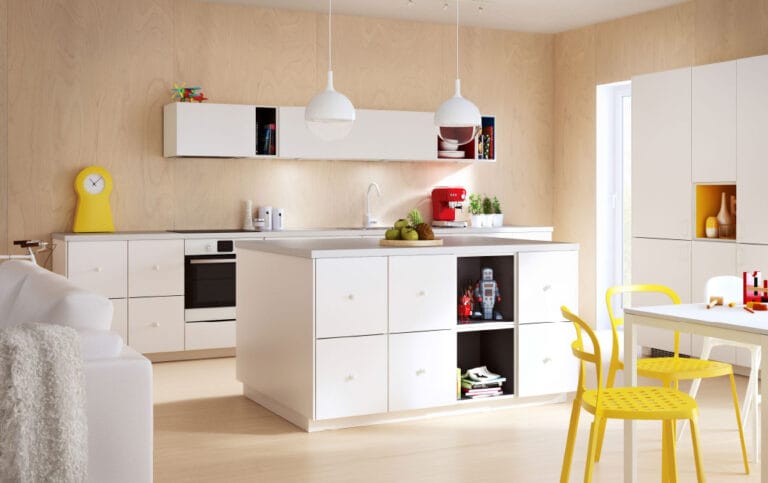 Decorar la cocina en blanco y amarillo