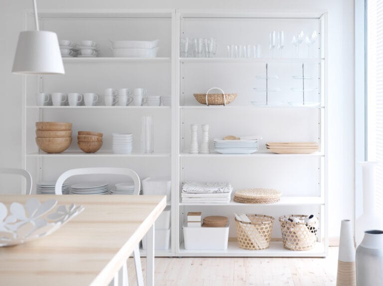 Estantería para salón FJÄLKINGE ¡Elegancia y belleza!