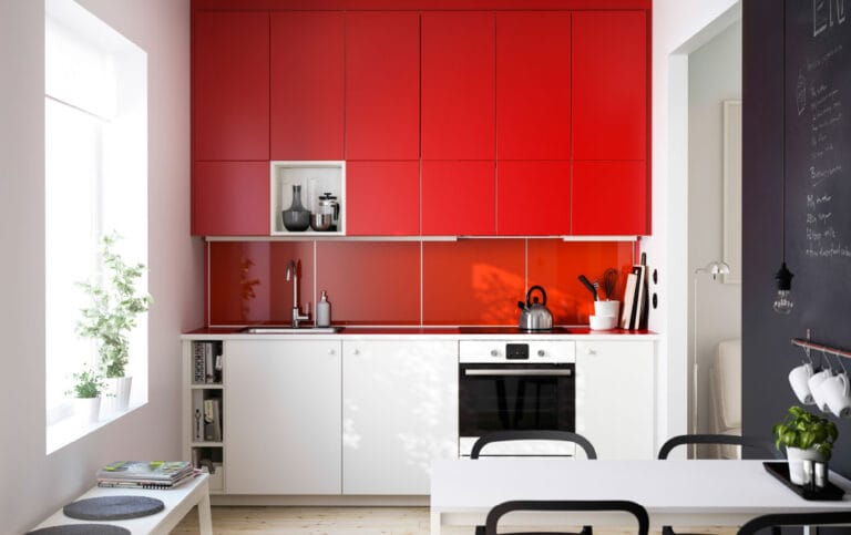 Cocina pequeña decorada en rojo ¡Un color con mucha pasión!
