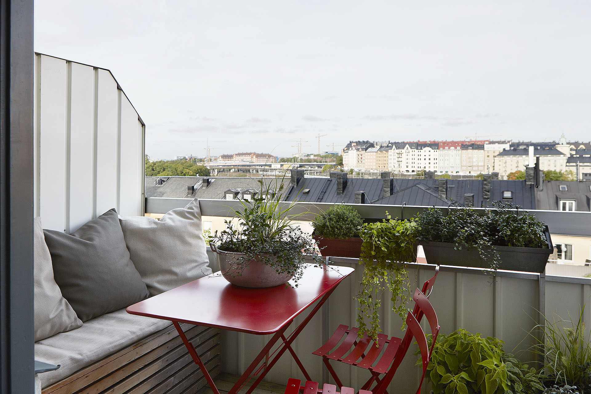 Pequeña terraza de estilo sueco ¡aprovecha el espacio!