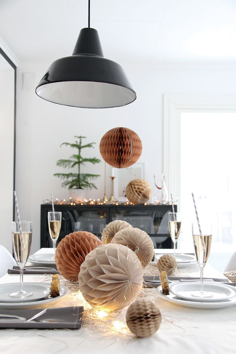 decoración de mesas de Navidad con pompones