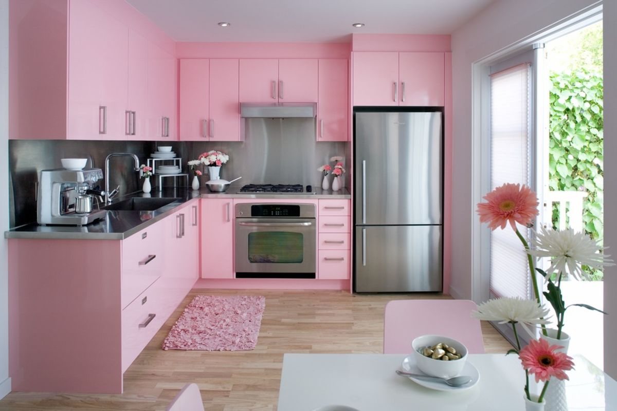 cocina blanca y rosa