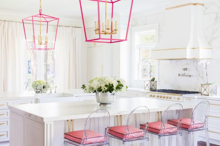 cocina blanca y rosa