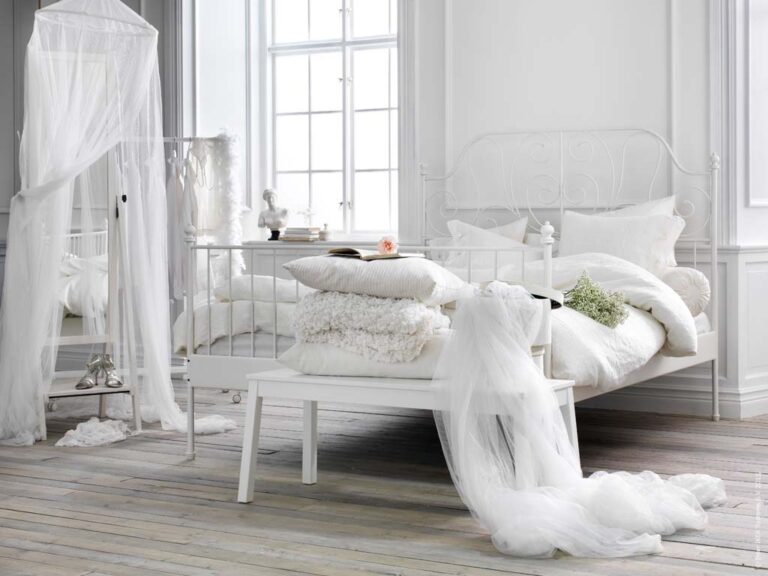 ¿Cómo decorar dormitorios blancos sin que queden sosos?
