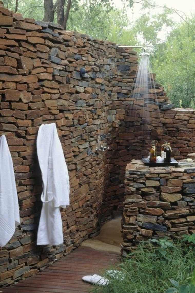 Claves para elegir la ducha exterior más adecuada a tus necesidades 9 ducha exterior de piedra