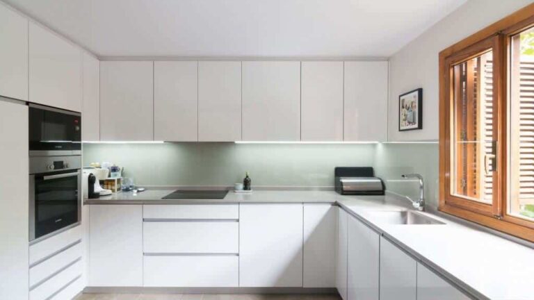 Cocinas modernas para espacios multifuncionales