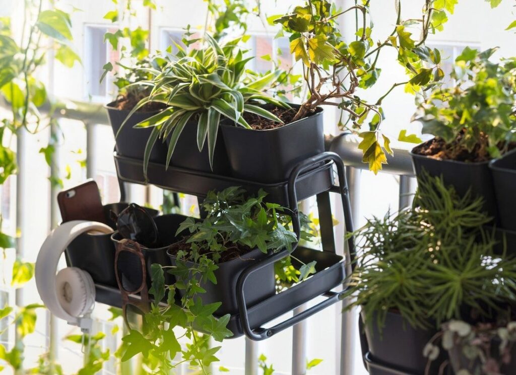 Macetas y soportes para plantas de Ikea para la terraza