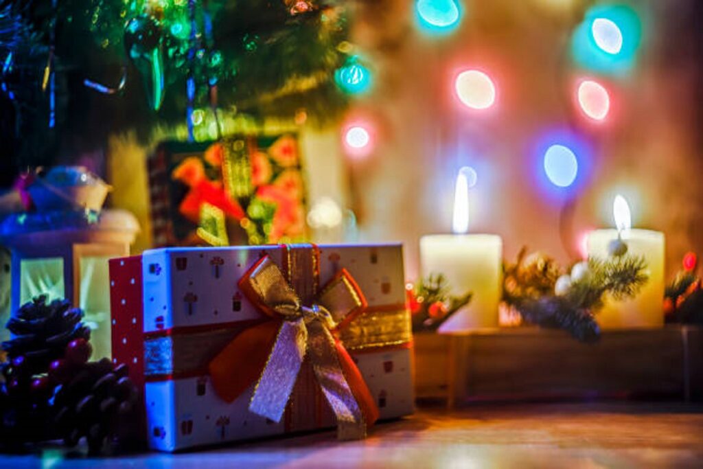 ideas originales para colocar los regalos de navidad en casa 9
